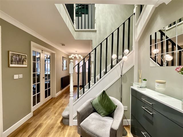 Property photo 3 of 21 Hallway