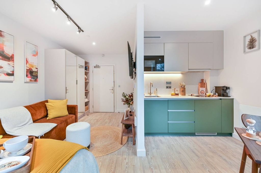 Property photo 3 of 25