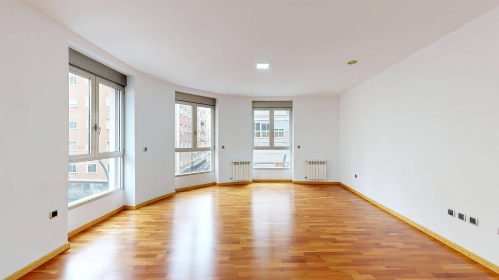Property photo 1 of 50