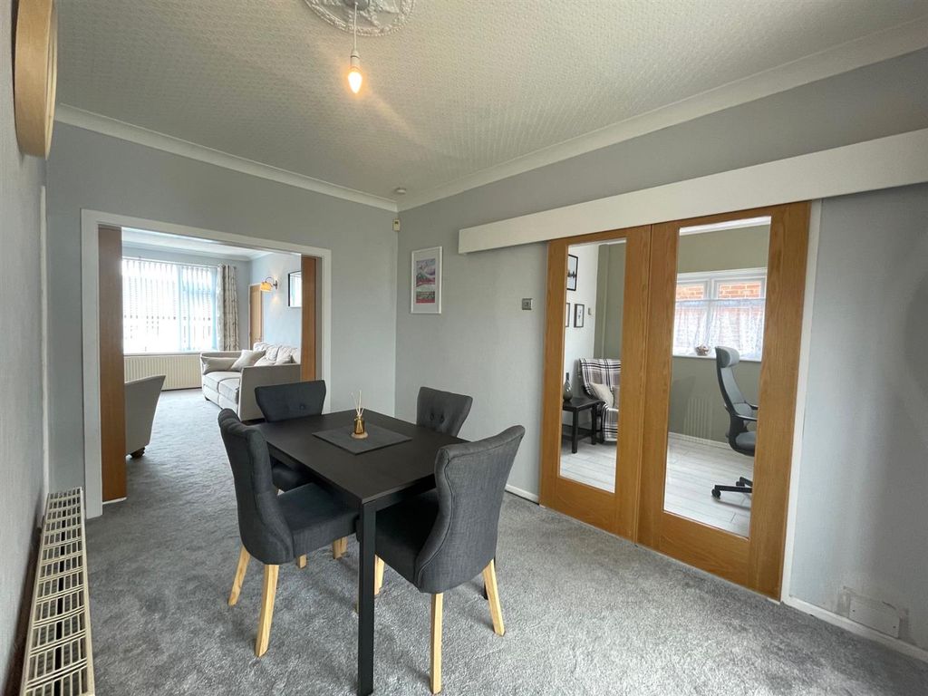 Property photo 3 of 19 E.Jpg