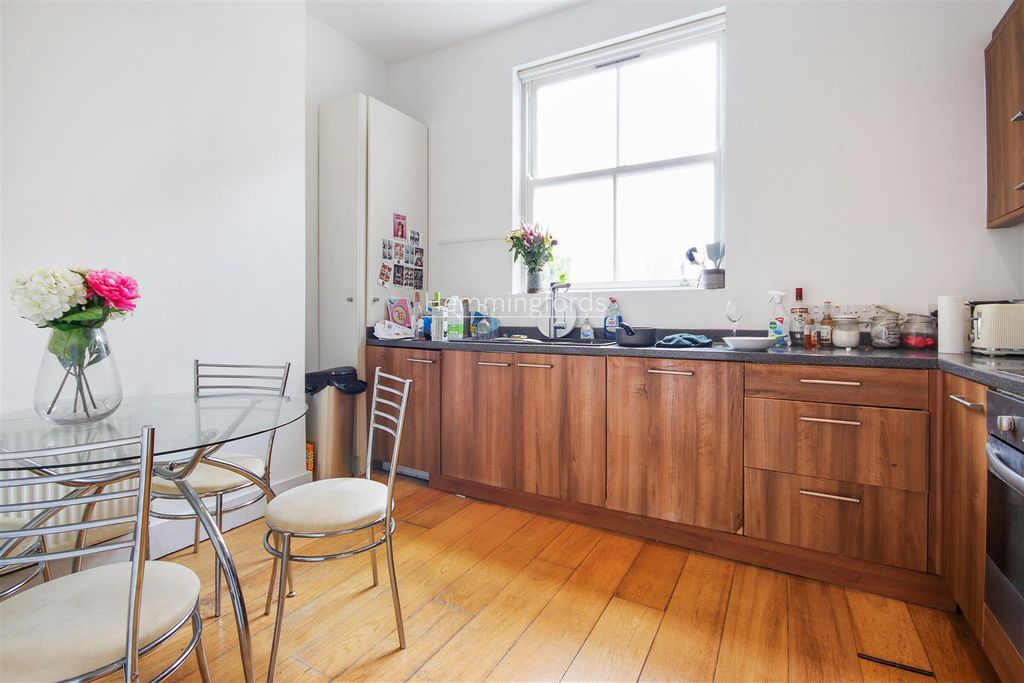 Property photo 3 of 15 04-Bc244146-E02A-4E8B-8F9E-B0c8c8F9939376013 - Am