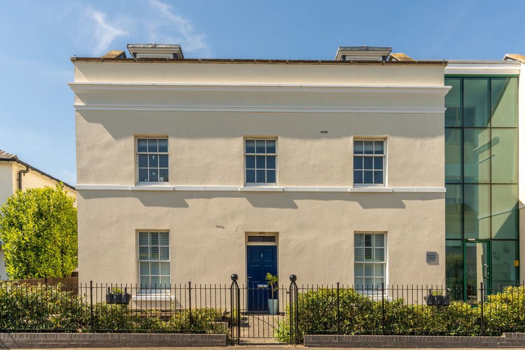Property photo 2 of 30