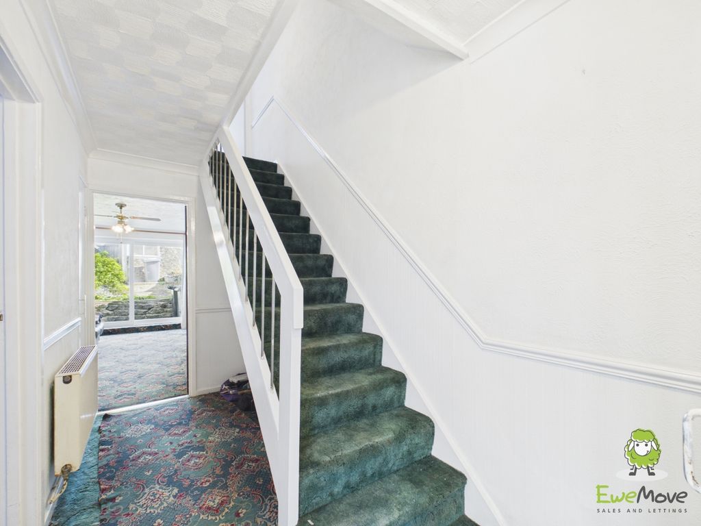 Property photo 2 of 20 Ewemove Estate Agents Basingstoke - Shelley Close