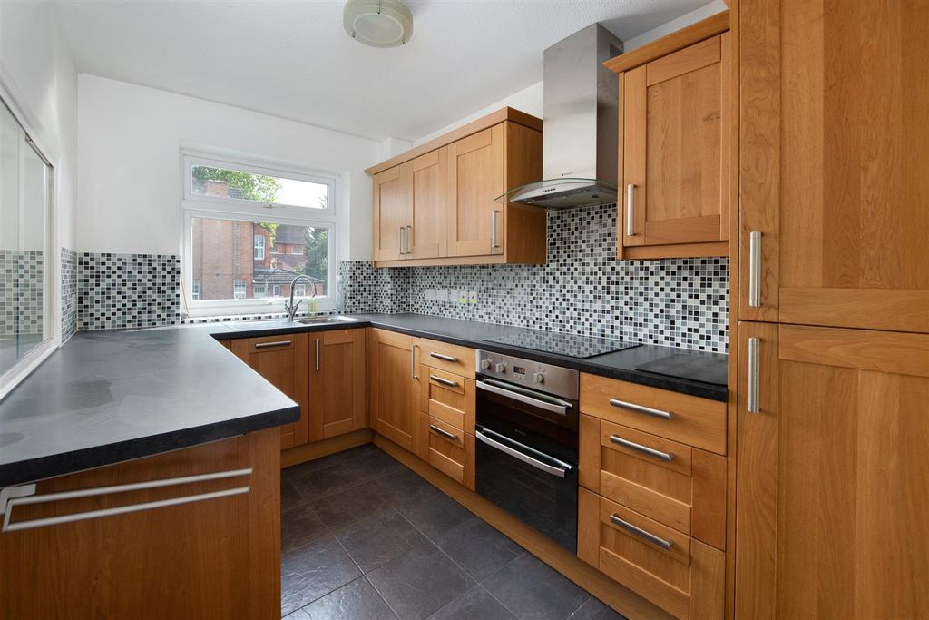 Property photo 3 of 11 Kitchen