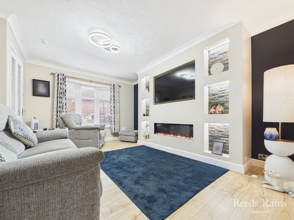 Property photo 3 of 16 Sitting Room