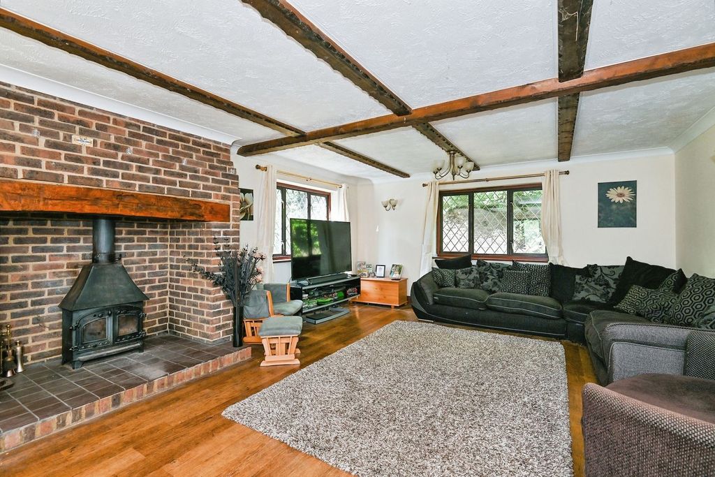 Property photo 2 of 25