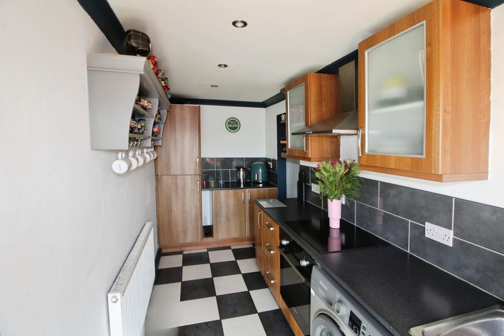Additional image 9 of 2 bed flat for saleCaenby Road, Scunthorpe DN17