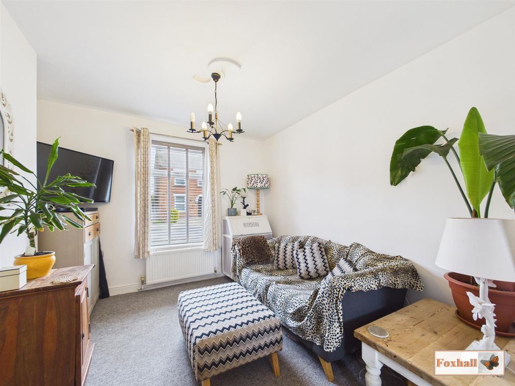 Property photo 3 of 20 Lounge