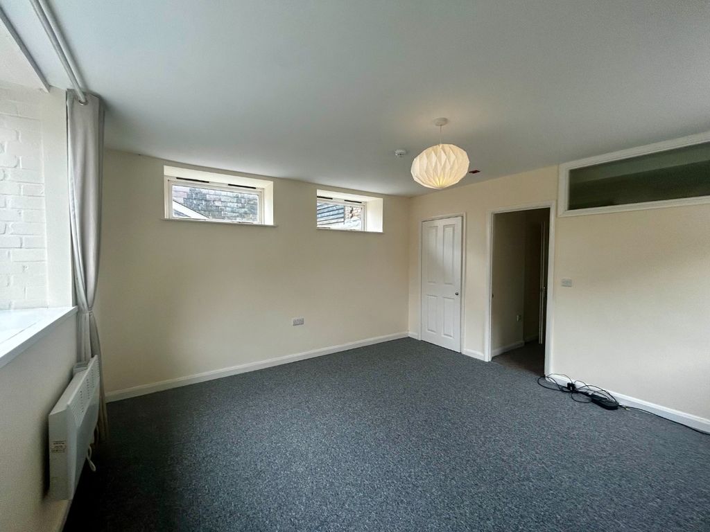 Property photo 3 of 8 4891402