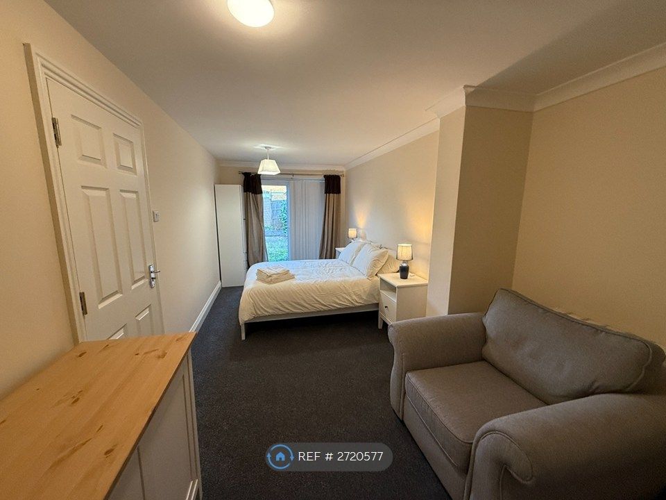 Property photo 3 of 15 Room 2