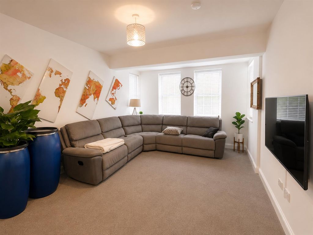Property photo 2 of 17 Flat 1 88 12.Png
