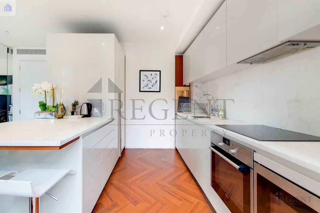 Property photo 3 of 18 Kitchen