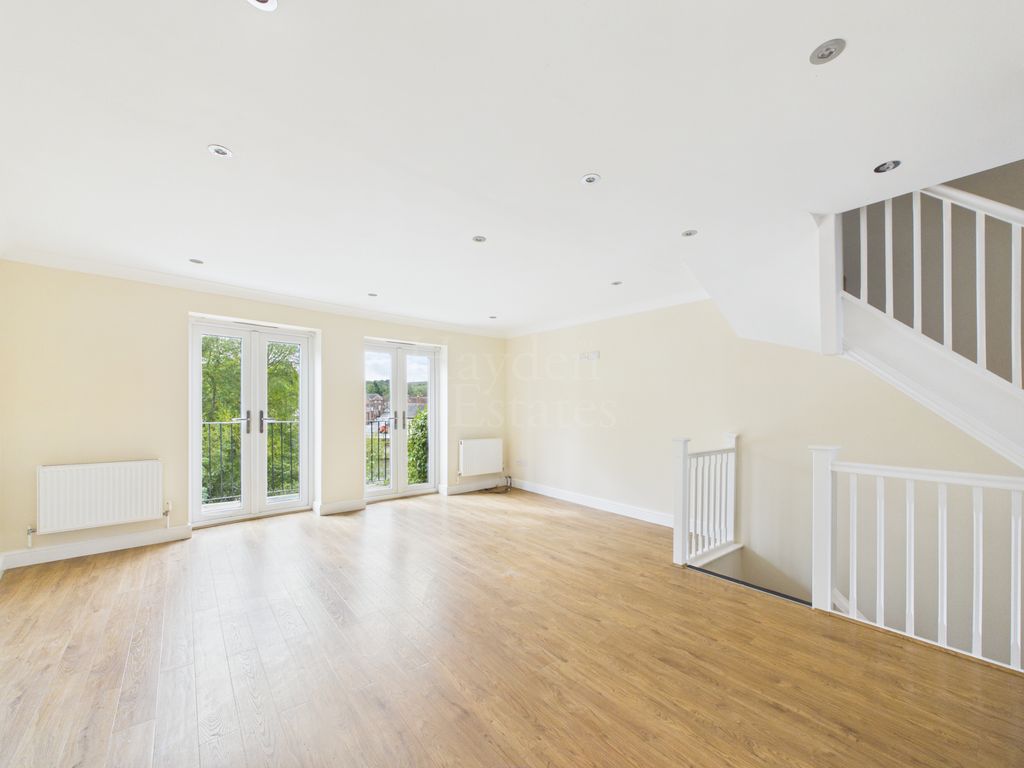 Property photo 3 of 27