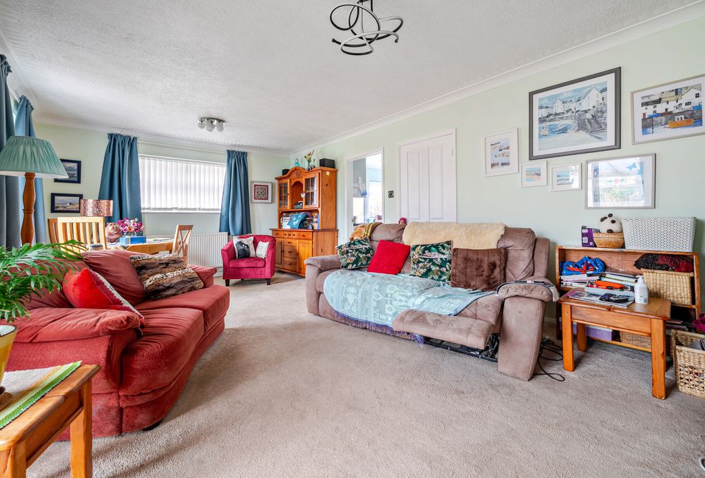 Property photo 3 of 20 1384957-15-692847...