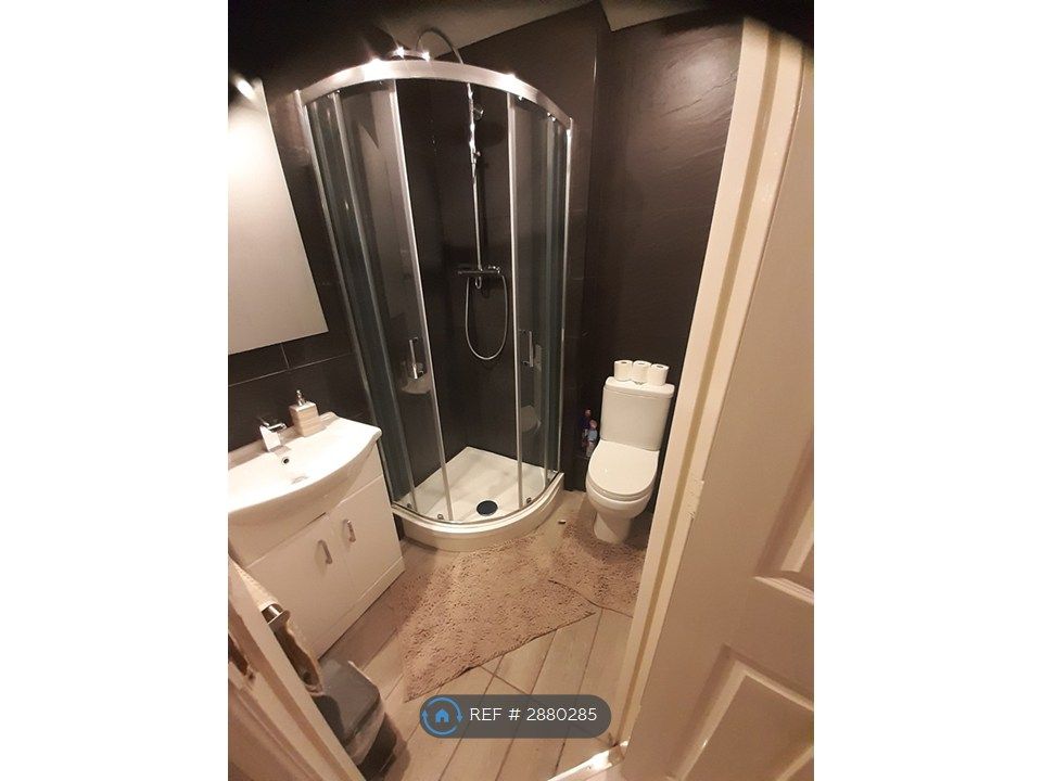 Property photo 3 of 14 Bathroom