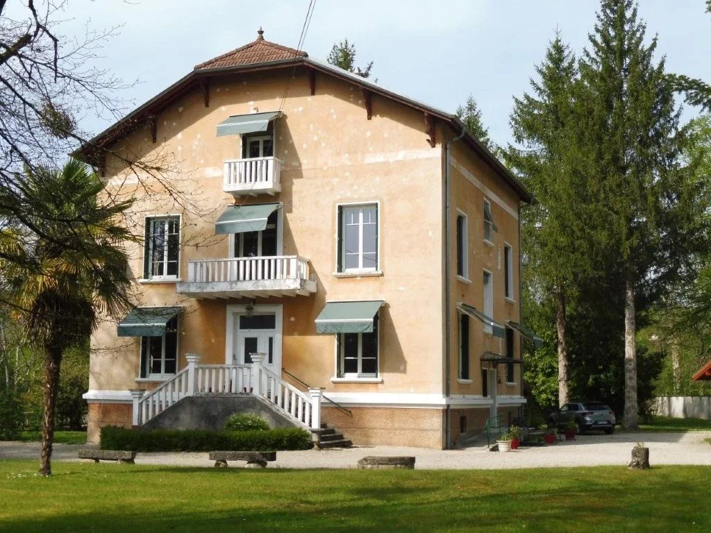 Property photo 1 of 10