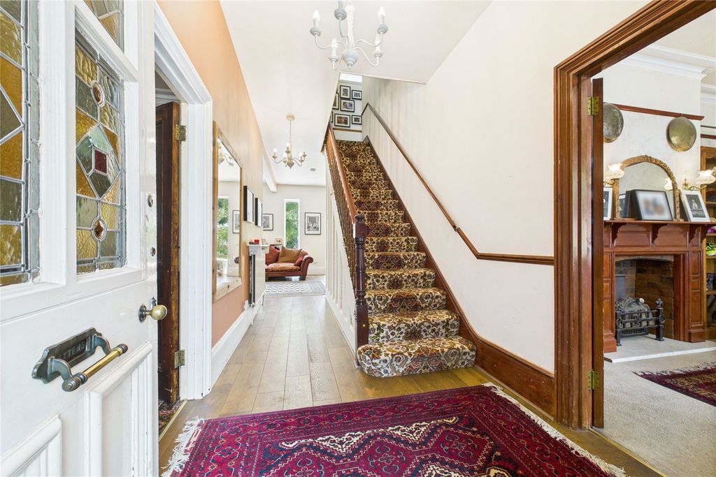Property photo 2 of 28 Entrance Hall