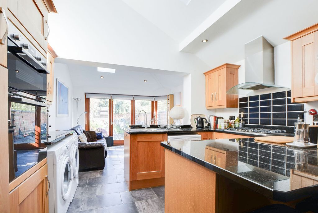 Property photo 3 of 27