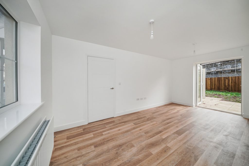 Property photo 3 of 16 20251023092536_Exeter-224-Of-351_Wtrlx