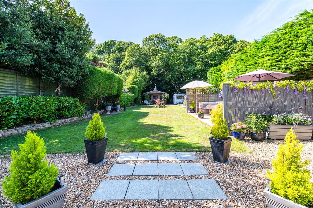 Property photo 2 of 33 Garden