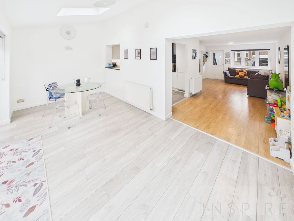 Property photo 2 of 32