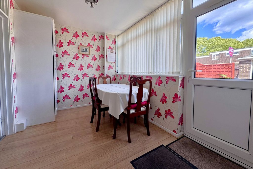 Property photo 3 of 10 Dining Room