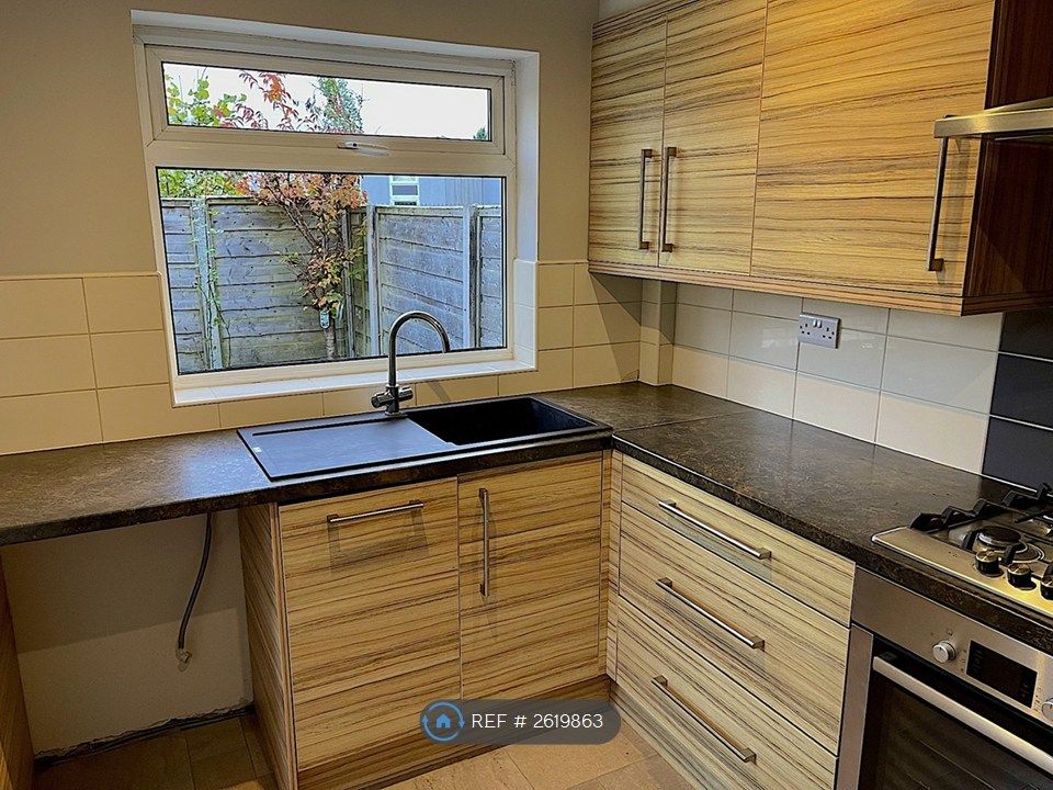 Property photo 3 of 26 Kitchen