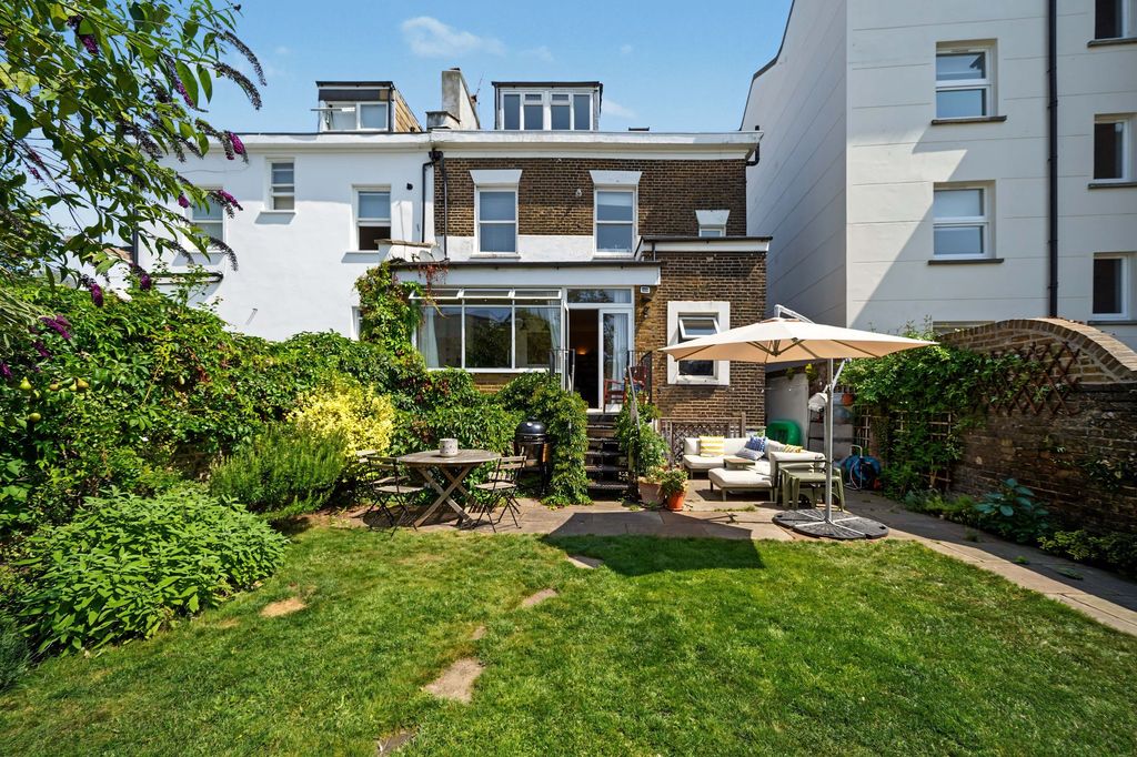 Property photo 2 of 12