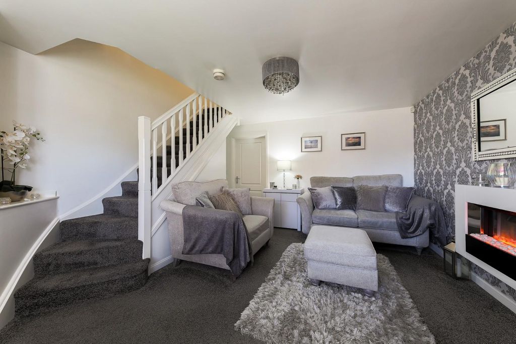 Property photo 3 of 18 Sitting Room.Jpg