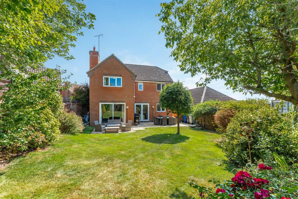 Property photo 2 of 32