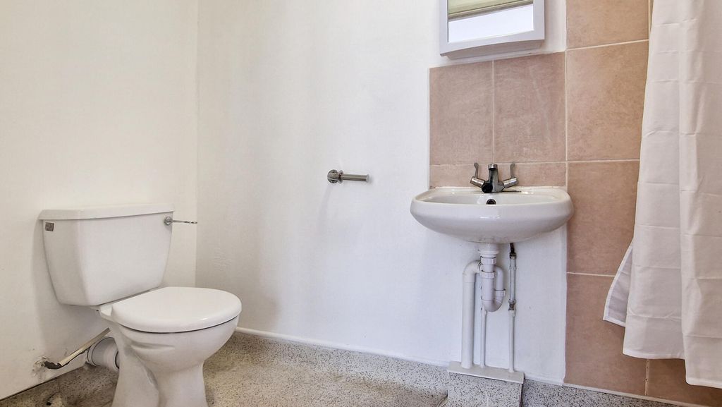 Property photo 3 of 14 Ensuite