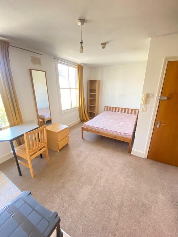 Property photo 1 of 10 Studio Flat To Let Close Arsenal Stadium