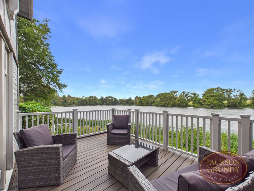 Property photo 3 of 18 Lakeside