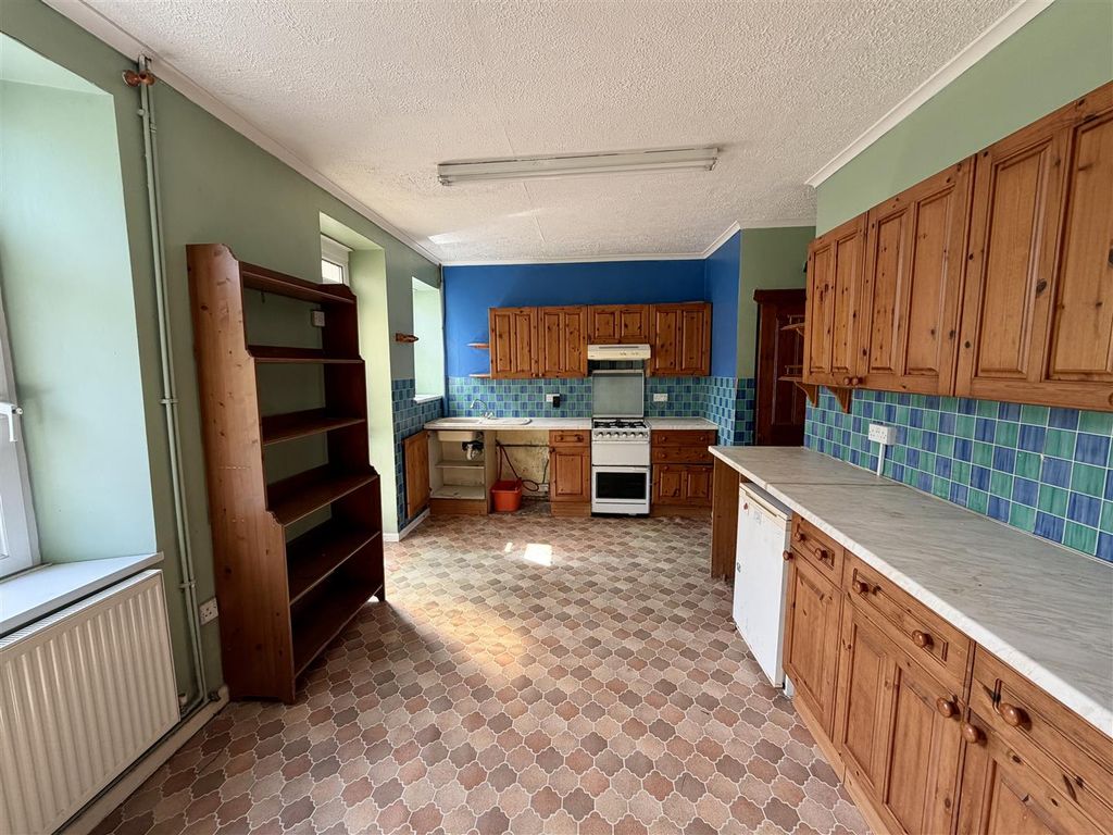 Property photo 3 of 12 Kitchen