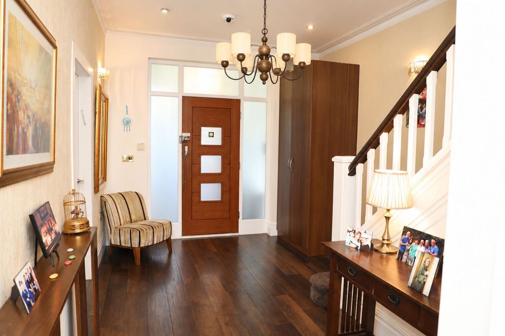 Property photo 2 of 37