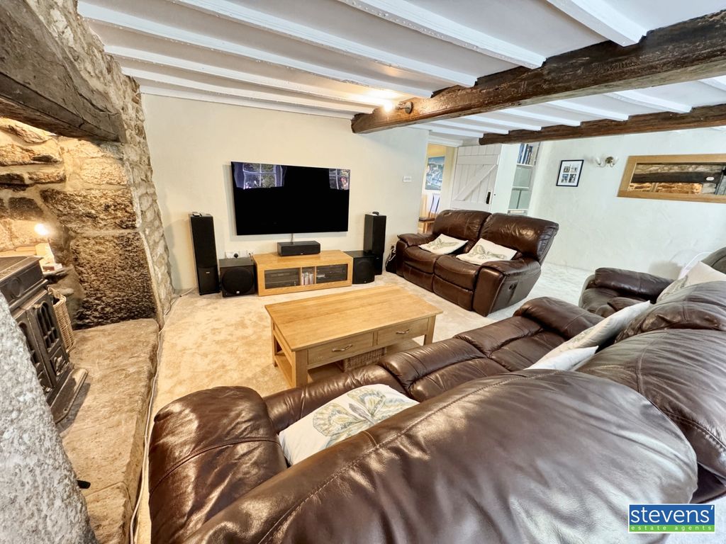 Property photo 3 of 25 Image00015