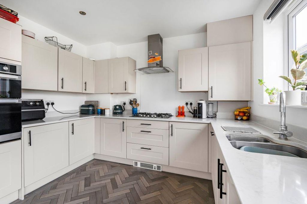 Property photo 2 of 32 8_60344.Jpg