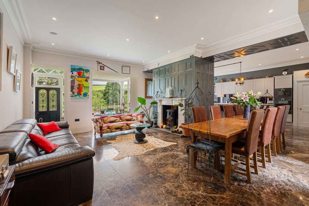 Property photo 2 of 43