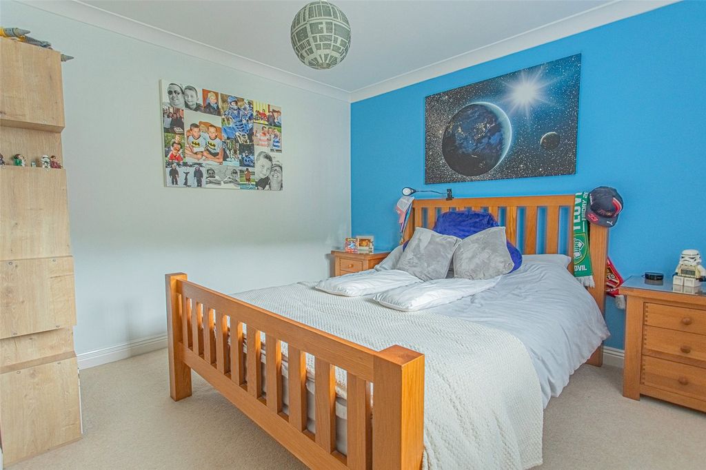 Property photo 2 of 18 Picture No. 11