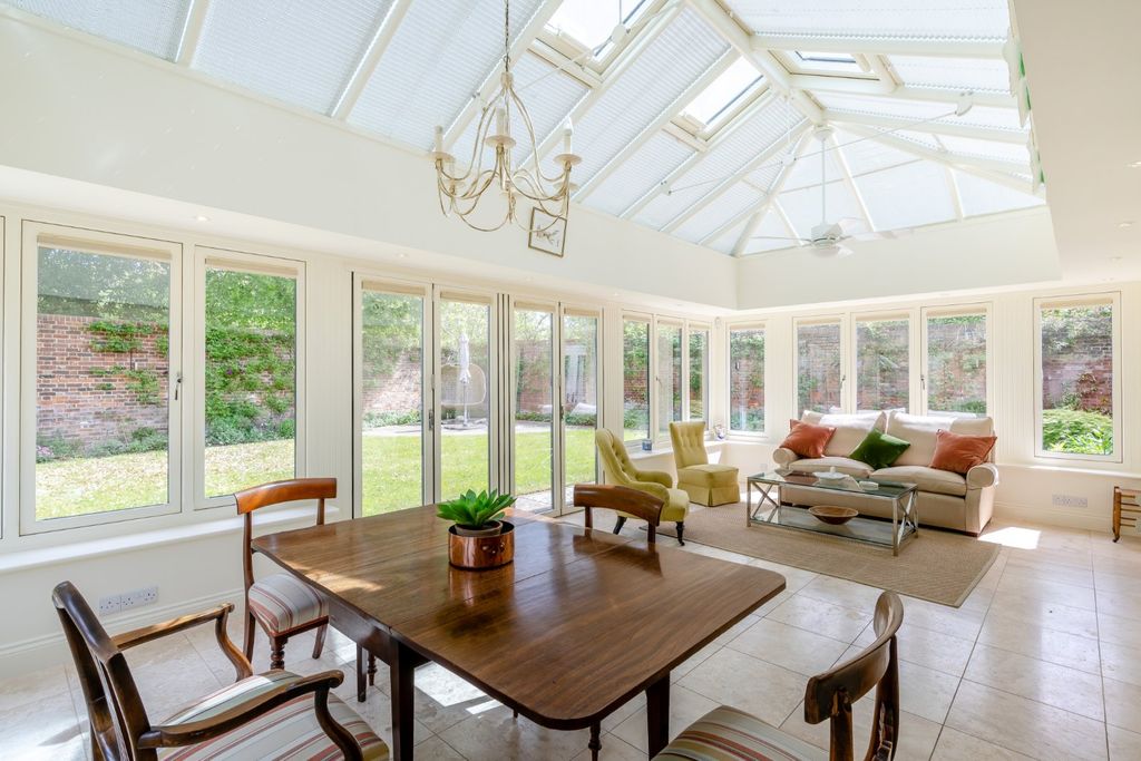 Property photo 2 of 18 Conservatory