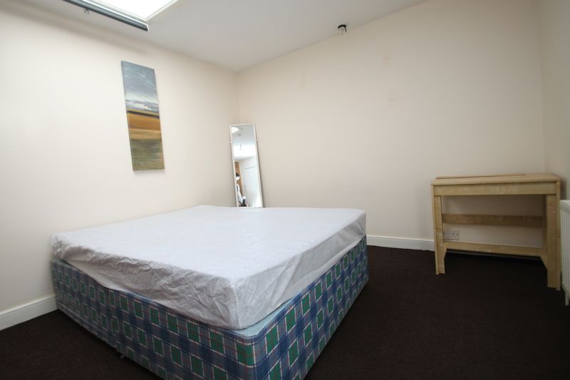 Property photo 3 of 9 Photo 6