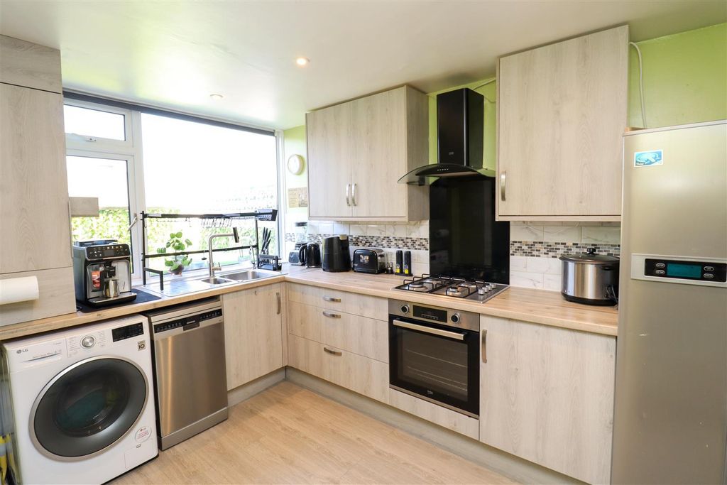 Property photo 3 of 19 Ktichen