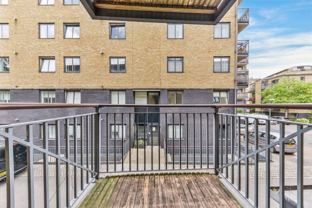 Property photo 3 of 8 Balcony