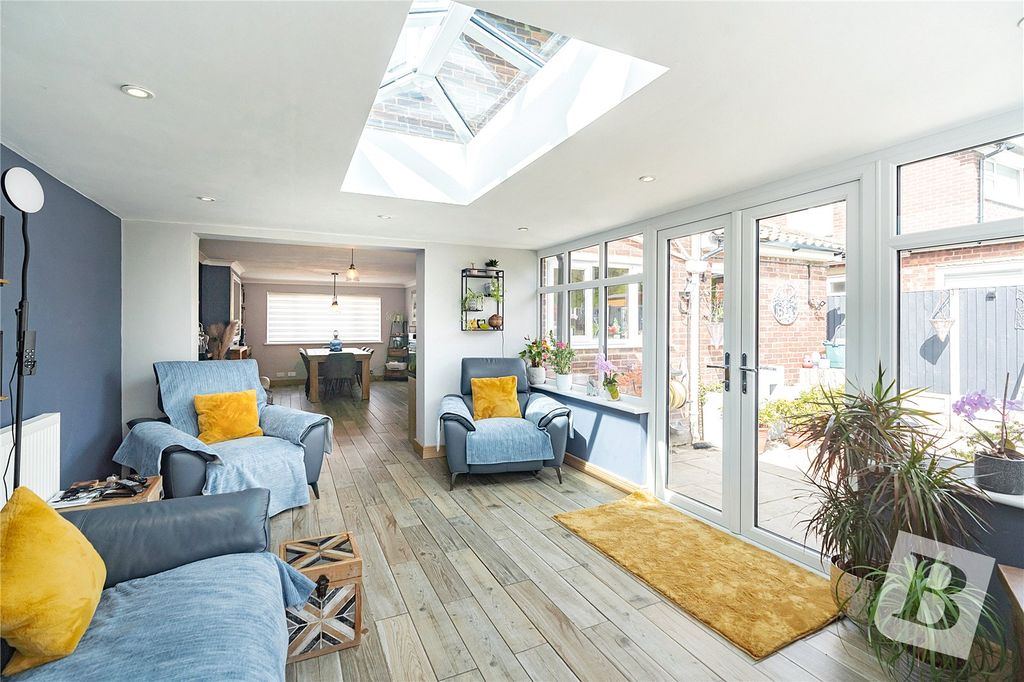 Property photo 2 of 20 Living Room