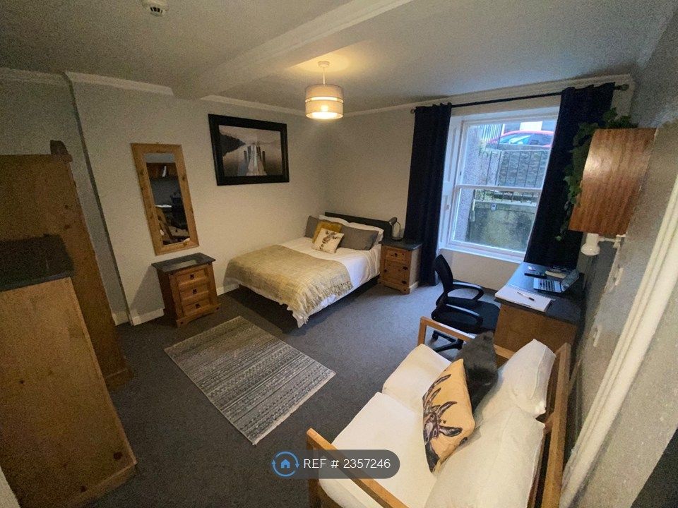 Property photo 1 of 11 Bedroom 1