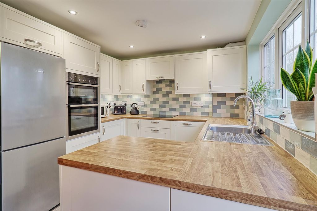 Property photo 3 of 17 Kitchen 2.Jpg