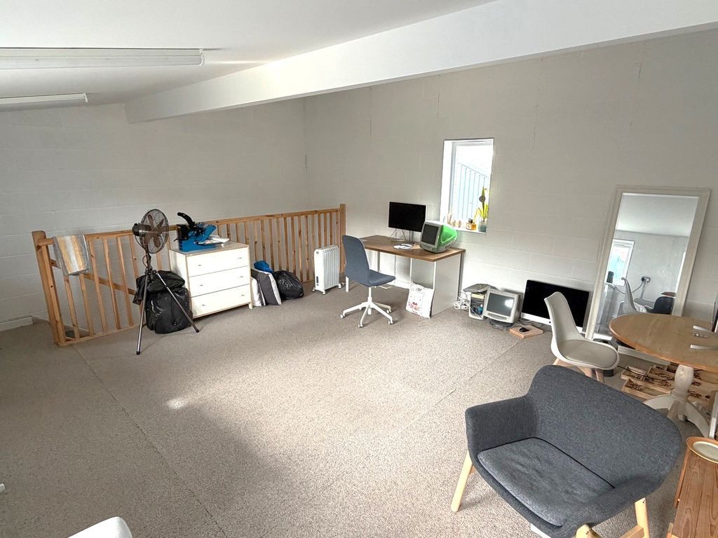 Property photo 3 of 6 Photo 2