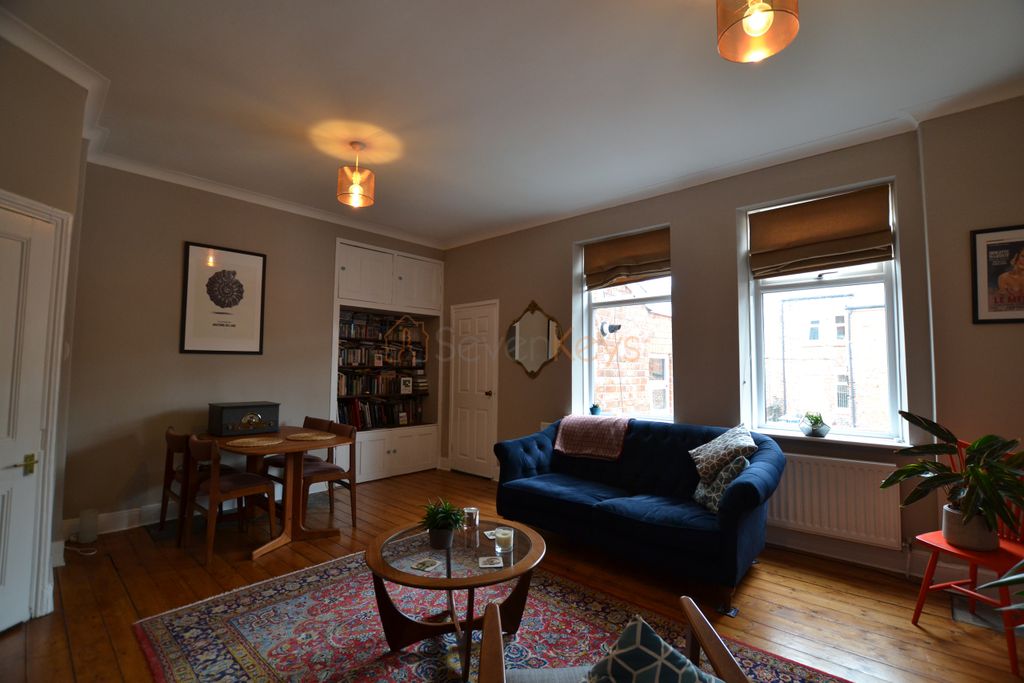 Property photo 3 of 12 Lounge