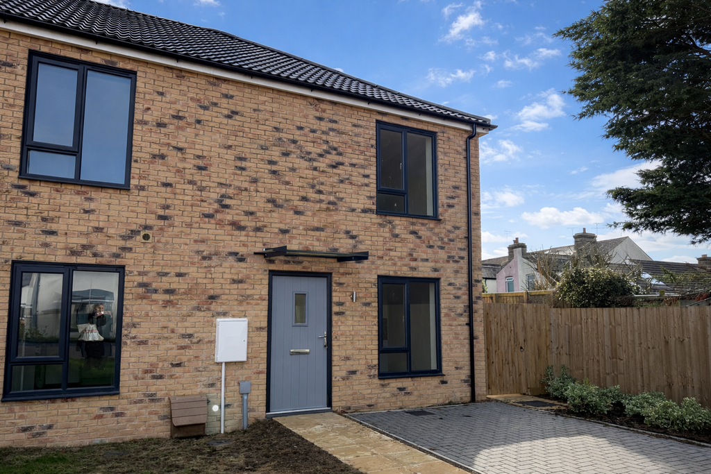 Property photo 1 of 8