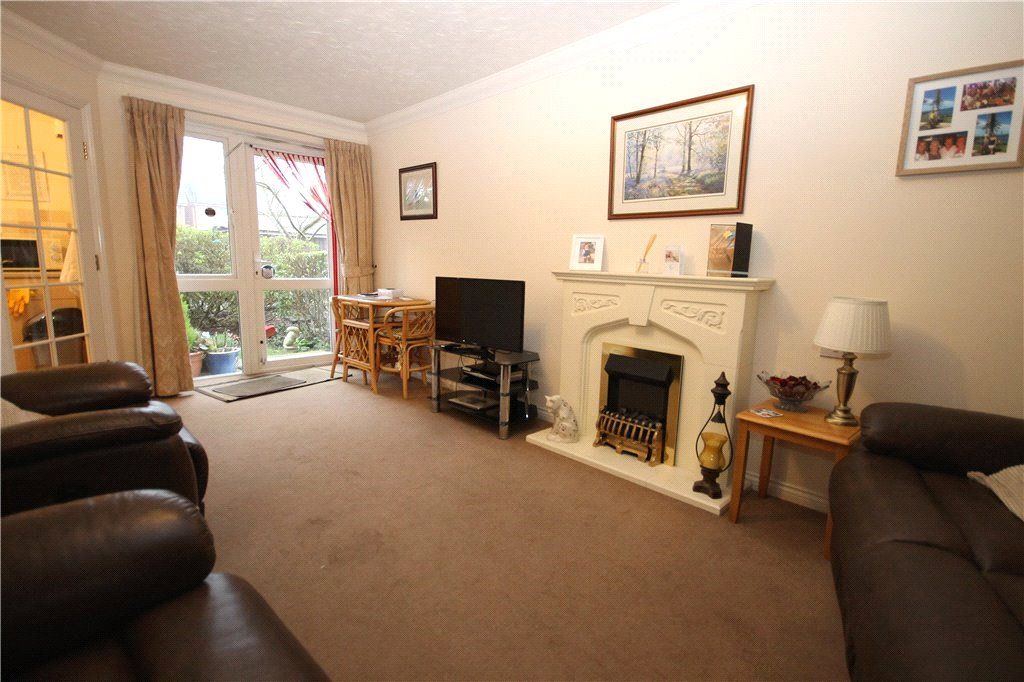 Property photo 2 of 11 Living Room